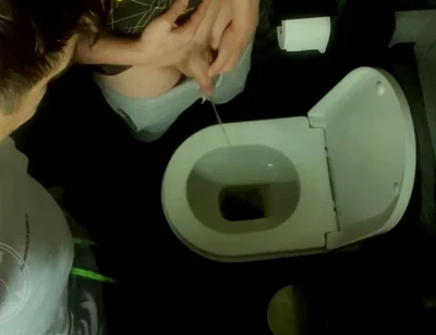 Amateur Boys Peeing Together