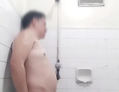 A Handsome Pinoy Masturbating Before a Shower.