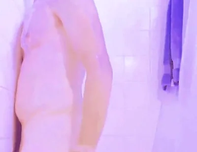 Kris Reelz- Takes a Perverted Shower