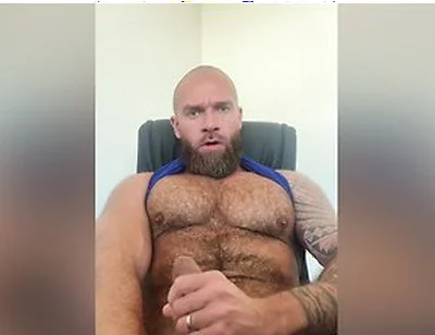Big Muscle Bear Jerking And