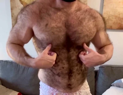 Some Dumb Puppy Pec Side Is Injured so Can’t Lift Heavy for Tricep or Chest