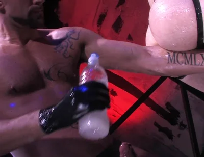 Fistpack 30 - 3 Fists in Paris