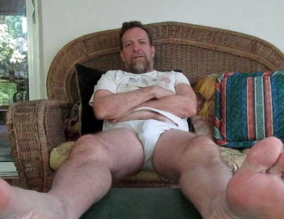 Hairyartist in Drop in for Feet and Cock