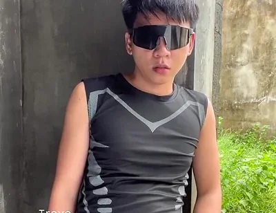 I Need Someone to Touch My Sexy Body