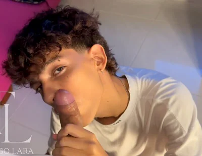 The Twink Delivery Man Warmed Me up and I Had to Put Him to Suck My Cock