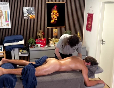Hot Straight Guy Gets Handjob From Masseur