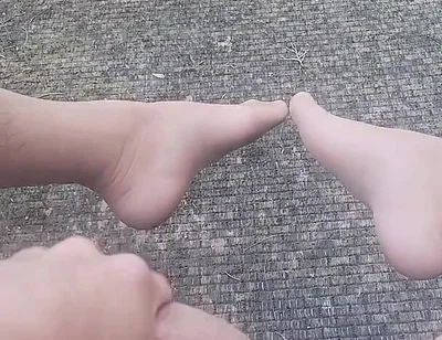 Cumming Hard Outdoors in Nylons