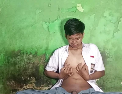 Young Man Tries Round Nude