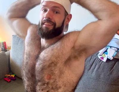 Happy Sunday Gunday! Just a Bit of Flexing, Chest Beating and Chest Bouncing for You This Morning