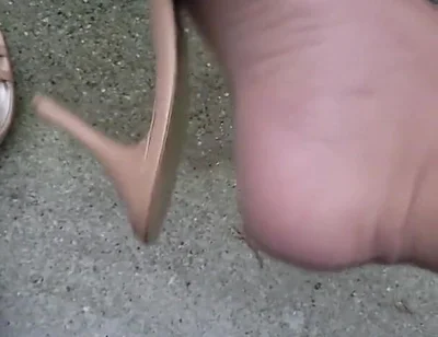 Cumming on Feet Outside