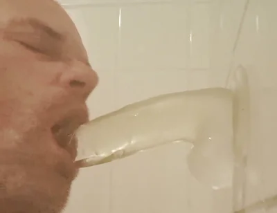 Sucking Round in the Bathroom