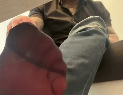 My Itchy Athlete’s Foot at the Office Desk: My Coworker Is Scratching My Soles & Toes While I’m on a Video Cal