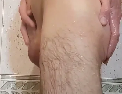 Buttplug Try Out in the Shower