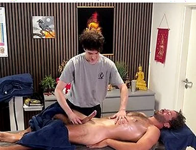 Hot Straight Guy Gets Handjob From Masseur