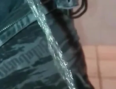 Pissing 02