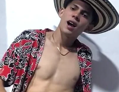 Vaquero Joven Se Masturba En Horas De Descanso