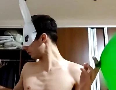 Bunny Looner Blowing up Big Balloons While Jerking off on Stream