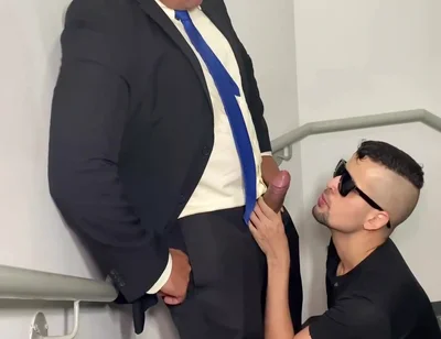 Nerd Lolzeiro And Yuri Gaucho In Fodendo O Puto Do Aplicativo De Pegacao - Sexo Gay Na Escada De Incendio - Urso Dotado Fodendo Nerd Jogador De Lol