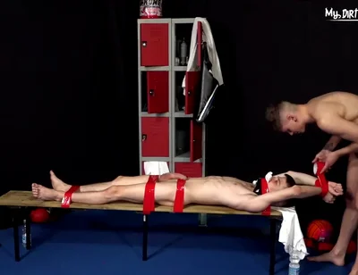 Bench-bound Sub Captivity