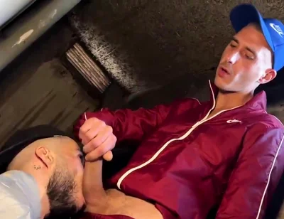 Big sportwear cock for slobbery sucker , kabyle bonhommme