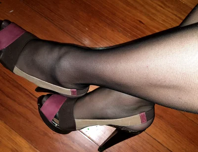 Dani Black Pantyhose Show