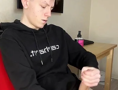 18 and Horny: Twink's Sticky Load Explosion