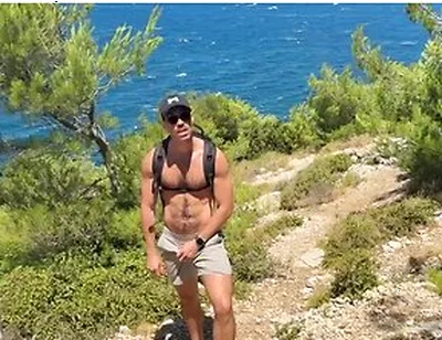 Andolini Xxl In Two Hikers, One Trail