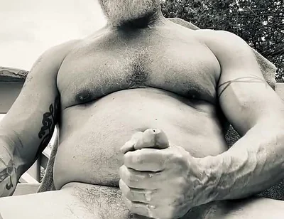 B&w Outdoor Bate