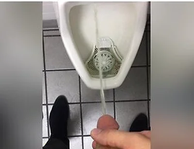 Big Bi Dick Pissing (hard & Soft)