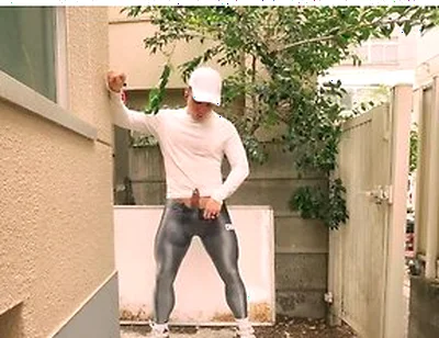 Yoshi Kawasaki Shows Exciting Outdoor Wank