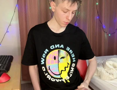 Quick Dorm Jerk Makes 23cm Cock Squirt Everywhere