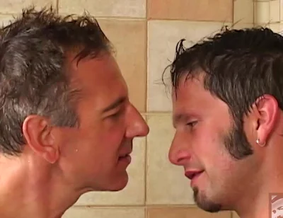 Stepdaddy Hunt: 4 Shower Buddies