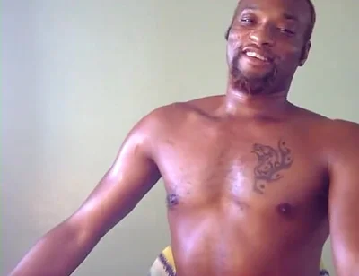 Kennie Jai Gets Ready for the Beach