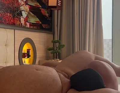 Big Stepdaddy: Scissor Legs with Blowjob